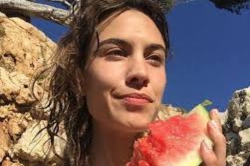 一天4个瓜景甜被曝、Coco冻卵、顶流小花新恋情都是大瓜